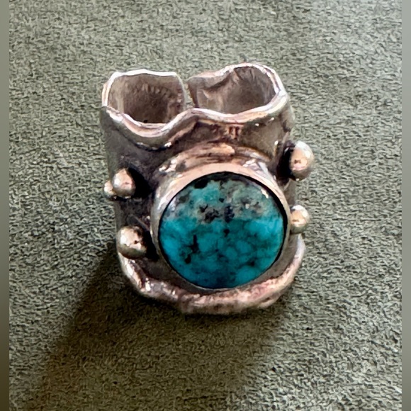 Jewelry - Vintage Native American Sterling Silver and Kingman Turquoise Ring. Adjustable